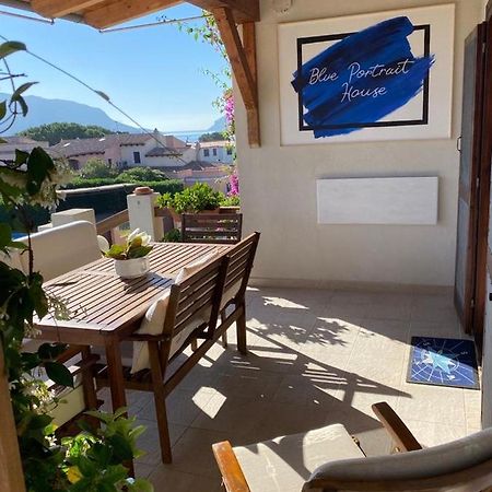 Blue Portrait House Apartamento Golfo Aranci Exterior foto