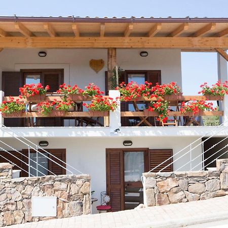 Blue Portrait House Apartamento Golfo Aranci Exterior foto