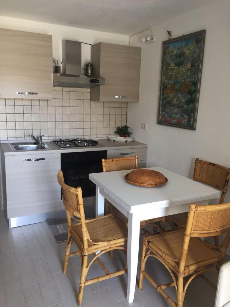Blue Portrait House Apartamento Golfo Aranci Exterior foto