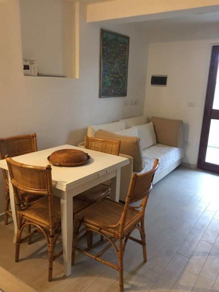 Blue Portrait House Apartamento Golfo Aranci Exterior foto