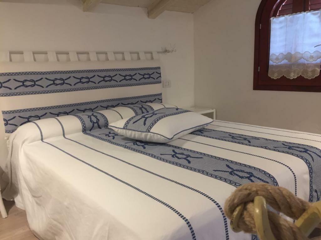 Blue Portrait House Apartamento Golfo Aranci Exterior foto
