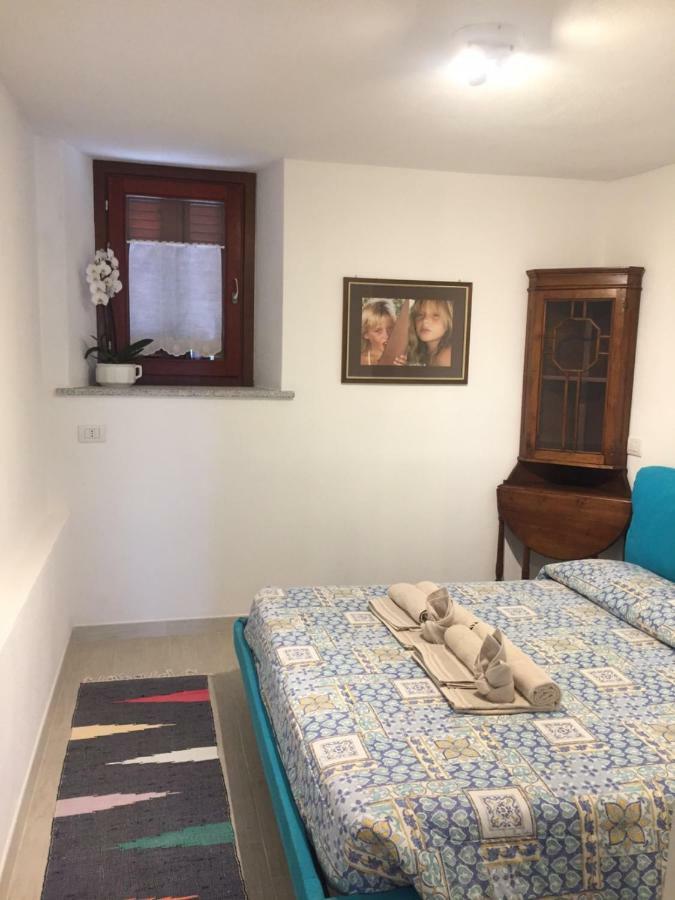 Blue Portrait House Apartamento Golfo Aranci Exterior foto