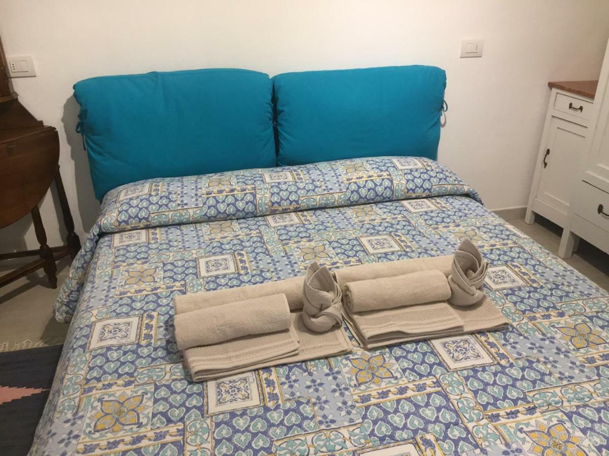Blue Portrait House Apartamento Golfo Aranci Exterior foto