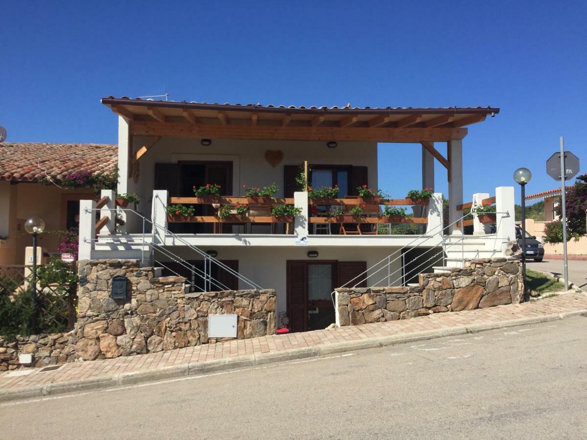 Blue Portrait House Apartamento Golfo Aranci Exterior foto