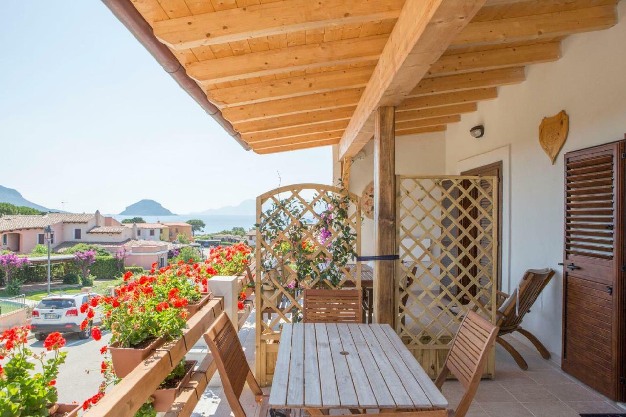 Blue Portrait House Apartamento Golfo Aranci Exterior foto