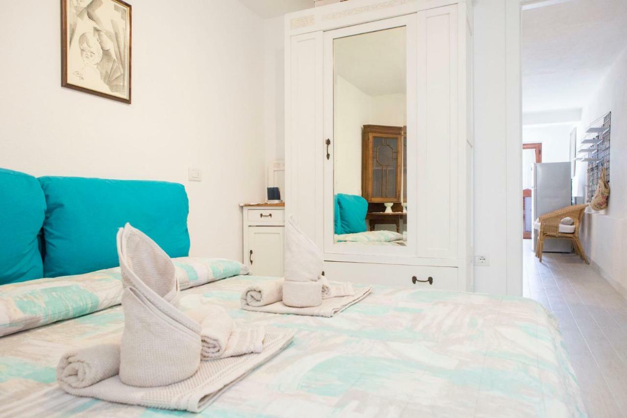 Blue Portrait House Apartamento Golfo Aranci Exterior foto