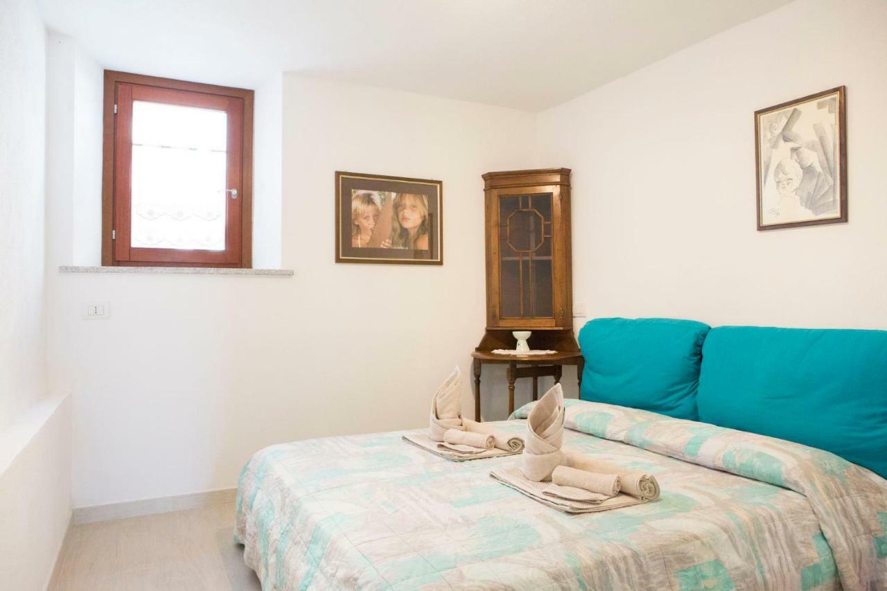 Blue Portrait House Apartamento Golfo Aranci Exterior foto